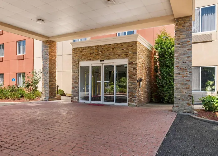 Quality Suites Stratford